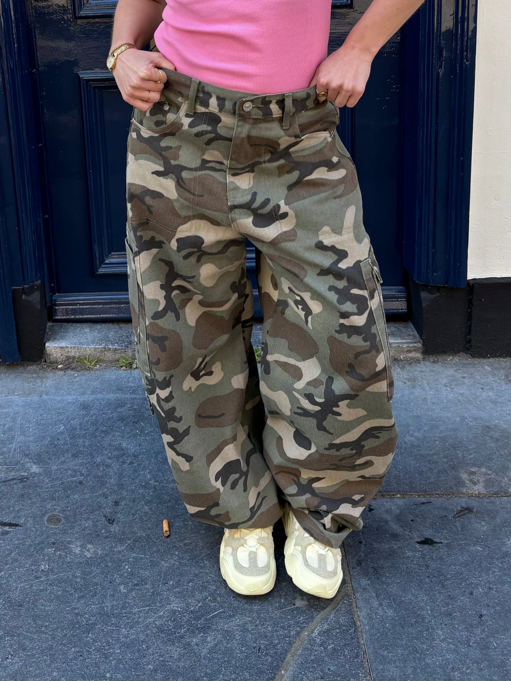 Nira camo barrel jeans