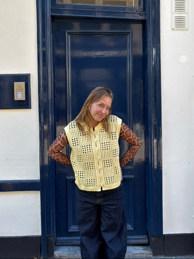 Sanne knitted crochet vestje geel