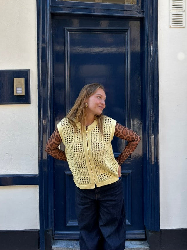 Sanne knitted crochet vestje geel