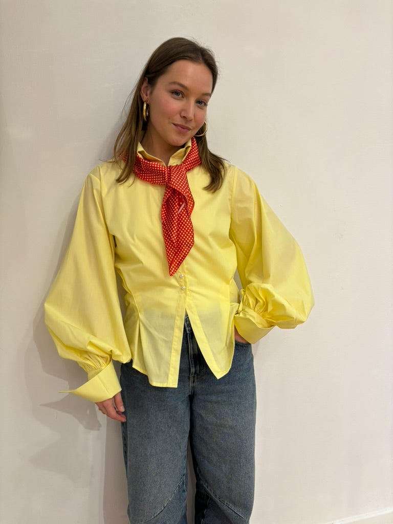 Fien getailleerde blouse geel