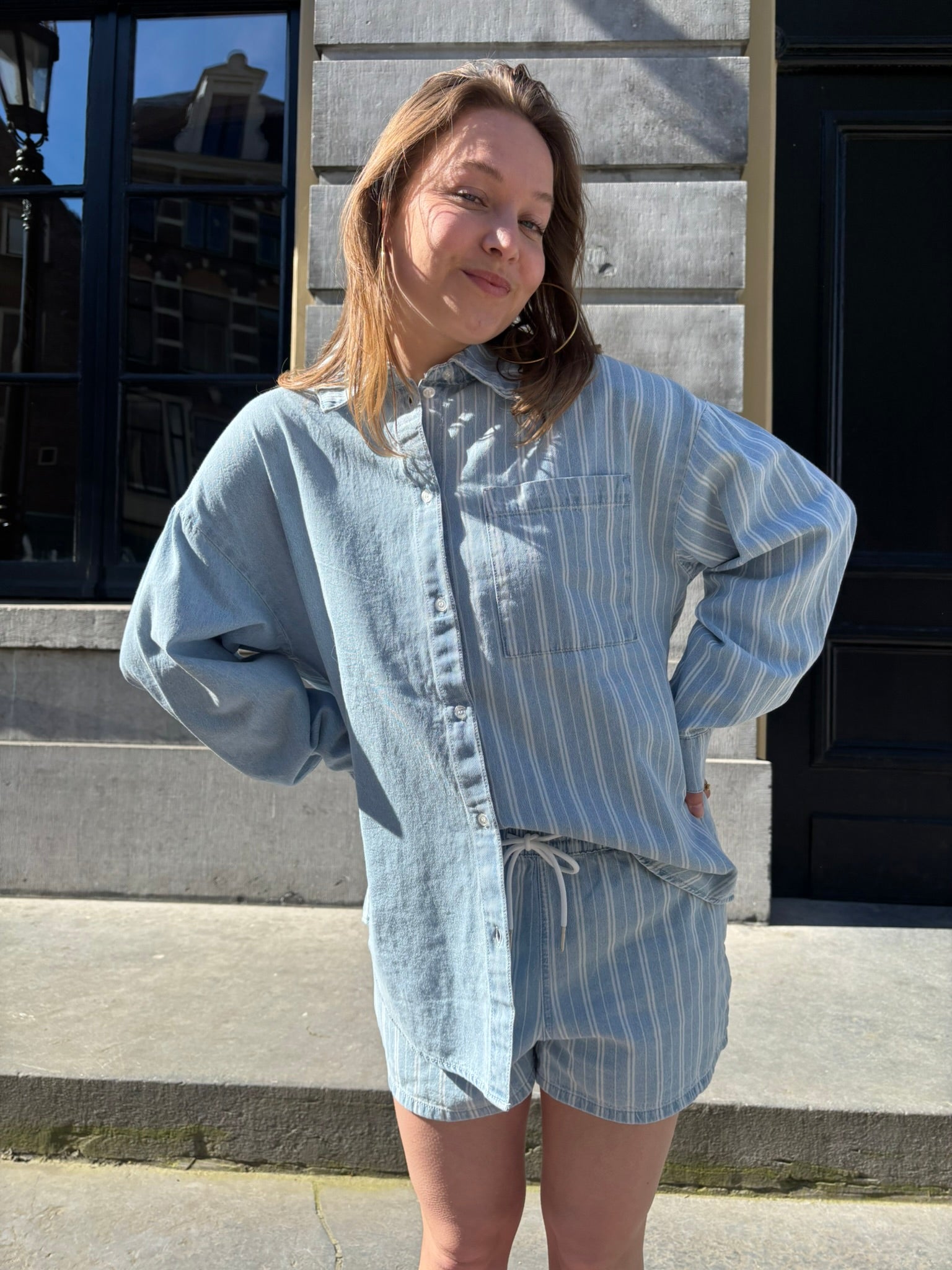 Indy gestreepte shorts licht denim blauw