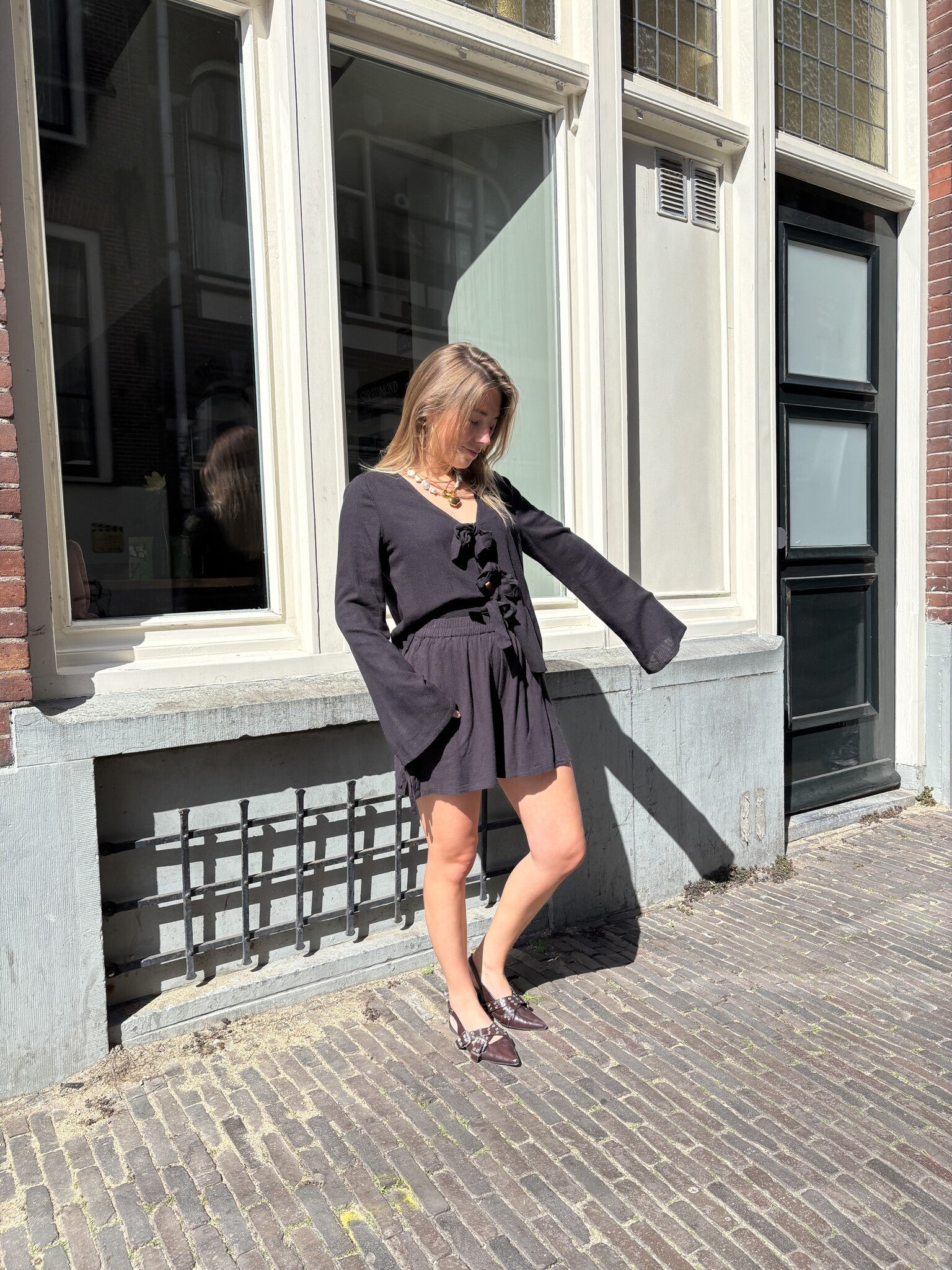 Leila strikjes linnen blouse zwart